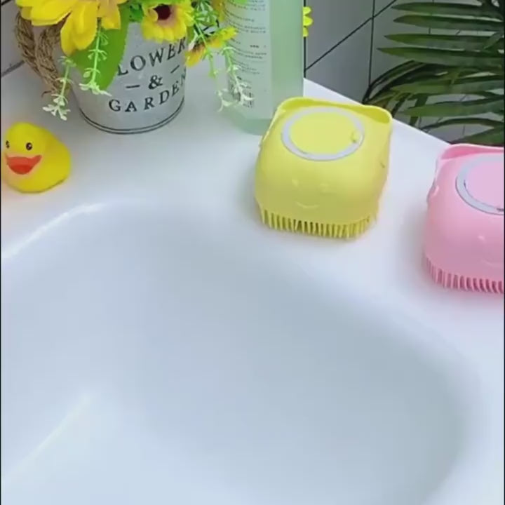 ✨ “Cepillo de Baño y Masaje para Peludos Felices”